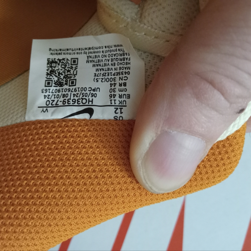 Brand new Nike AF1. (Never been worn) - Picture 8 of 9